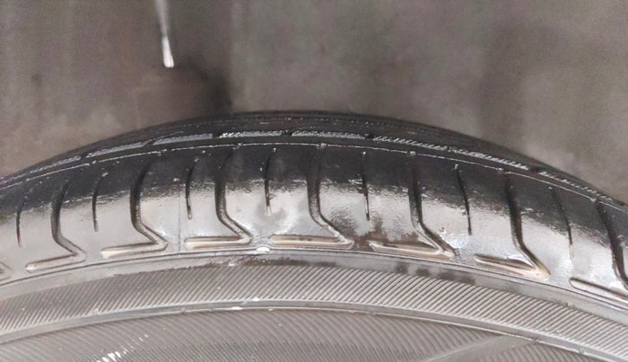 2013 Honda Brio VX AT, Petrol, Automatic, 62,258 km, Right Rear Tyre Tread