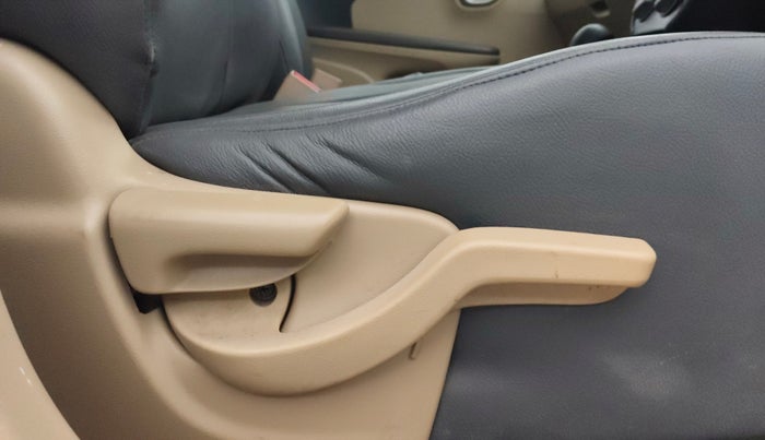 2013 Honda Brio VX AT, Petrol, Automatic, 62,258 km, Driver Side Adjustment Panel