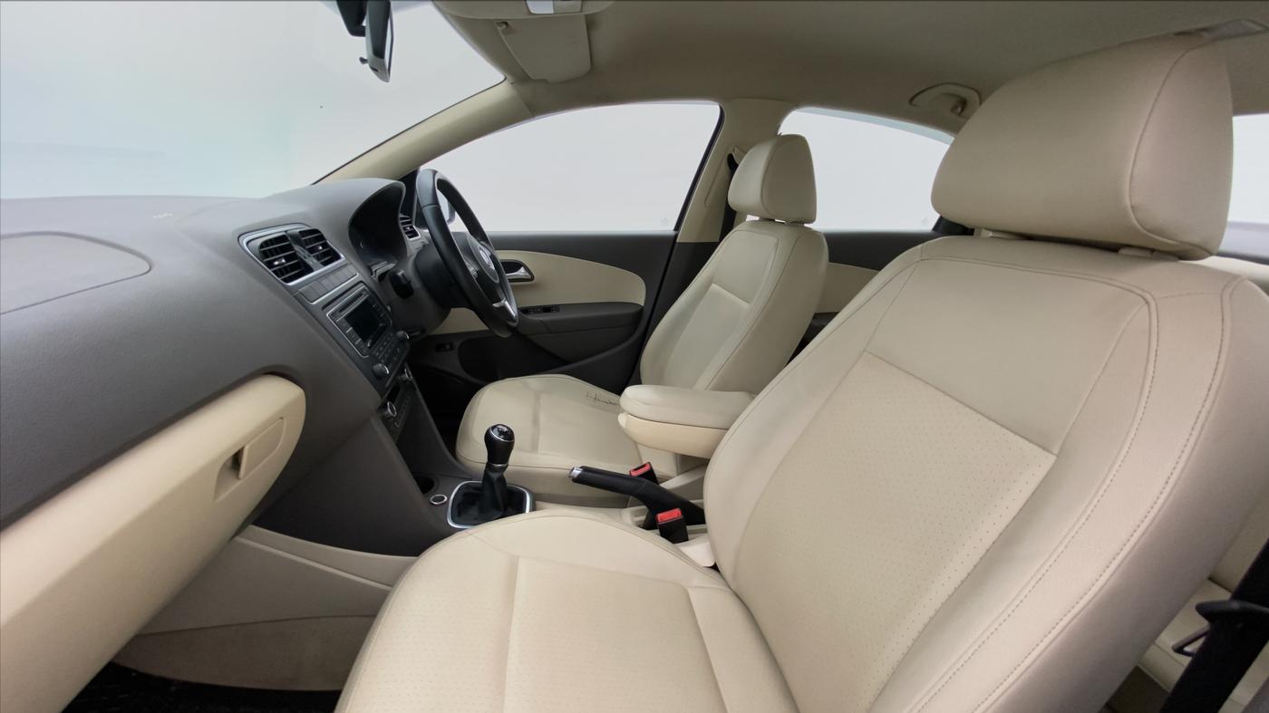 2013 Volkswagen Vento HIGHLINE DIESEL, Diesel, Manual, 72,587 km, Right Side Front Door Cabin