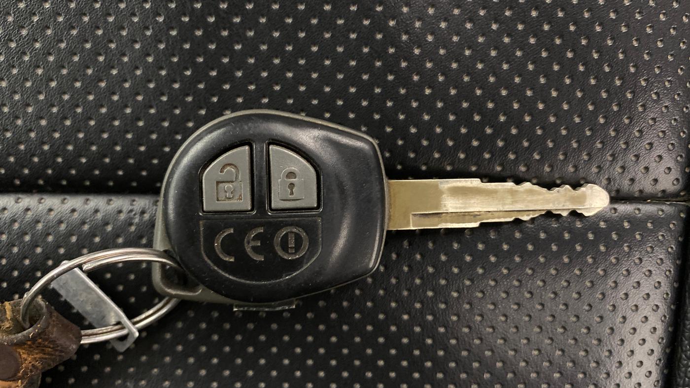 2018 Maruti Dzire VXI AMT, Petrol, Automatic, 63,179 km, Key Close Up