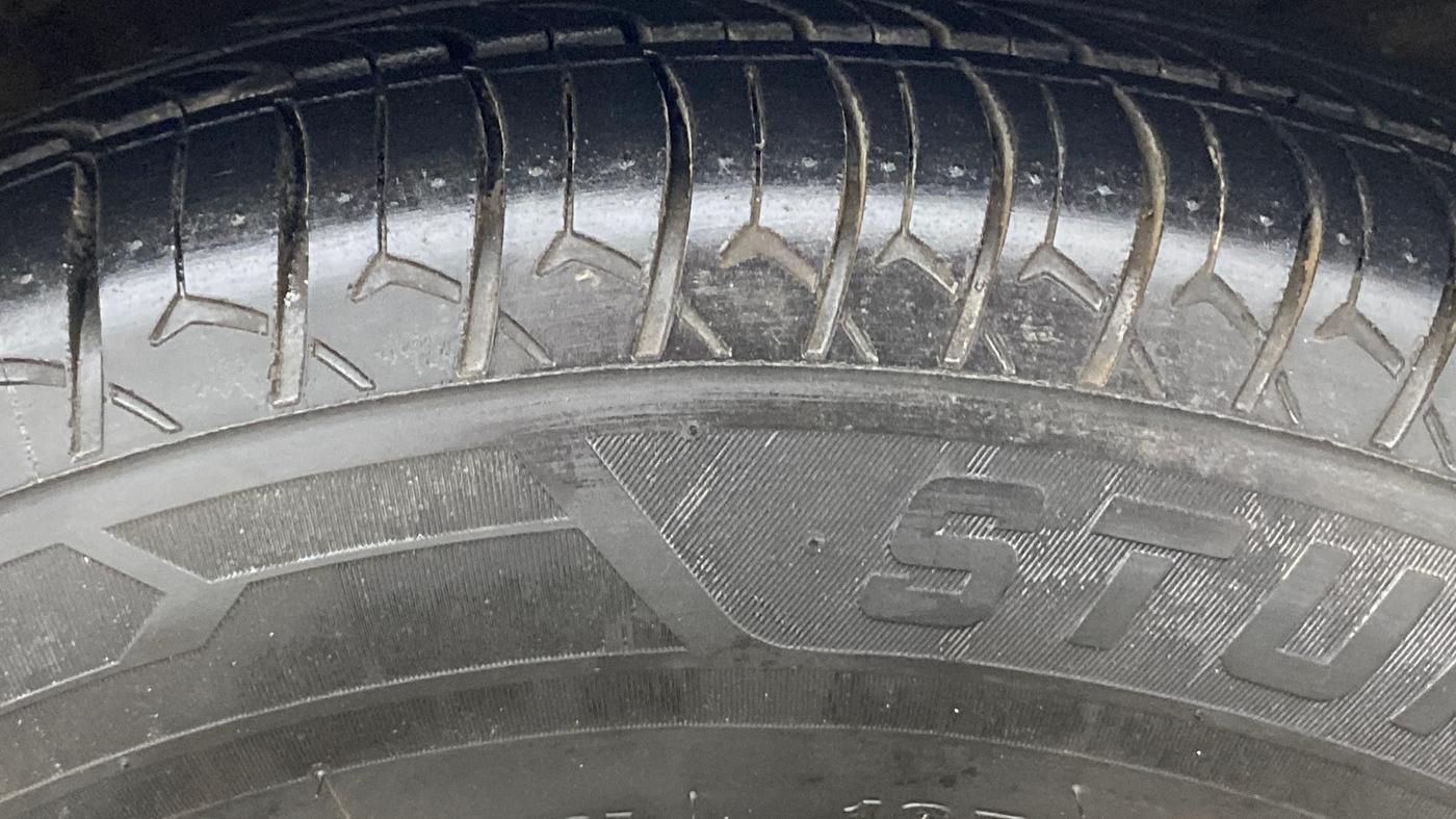 2018 Maruti Dzire VXI AMT, Petrol, Automatic, 63,179 km, Right Front Tyre Tread
