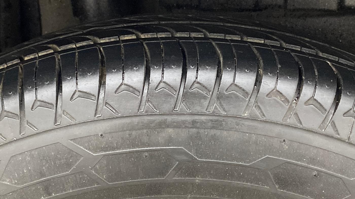 2018 Maruti Dzire VXI AMT, Petrol, Automatic, 63,179 km, Right Rear Tyre Tread