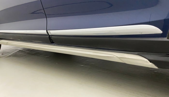 2022 Maruti XL6 ALPHA AT, Petrol, Automatic, 21,509 km, Left running board - Cladding has minor damage