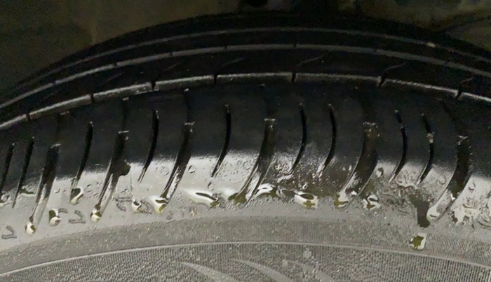 2022 Maruti XL6 ALPHA AT, Petrol, Automatic, 21,509 km, Right Front Tyre Tread