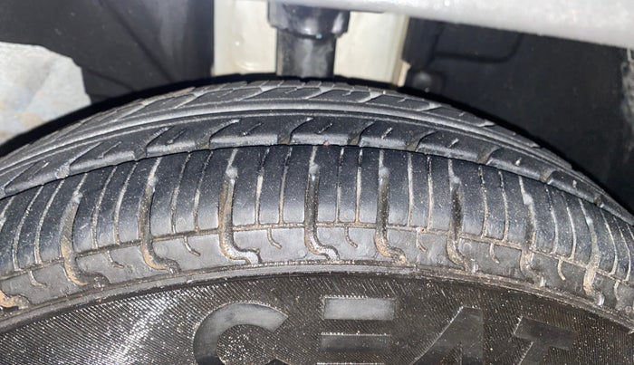 2018 Renault Kwid RXT 1.0 (O), CNG, Manual, 67,703 km, Right Front Tyre Tread