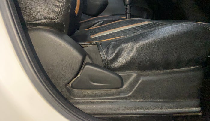 2018 Renault Kwid RXT 1.0 (O), CNG, Manual, 67,703 km, Driver Side Adjustment Panel