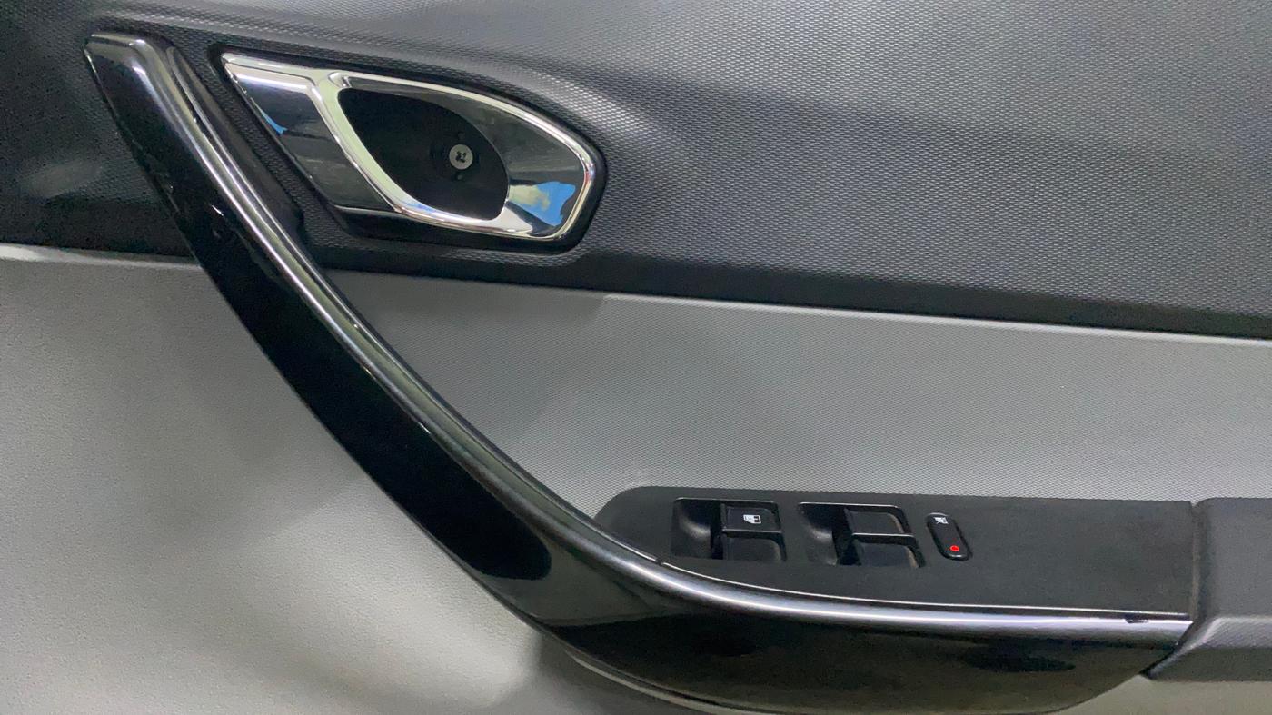 2020 Tata Tiago XZ PETROL, Petrol, Manual, 45,295 km, Driver Side Door Panels Control
