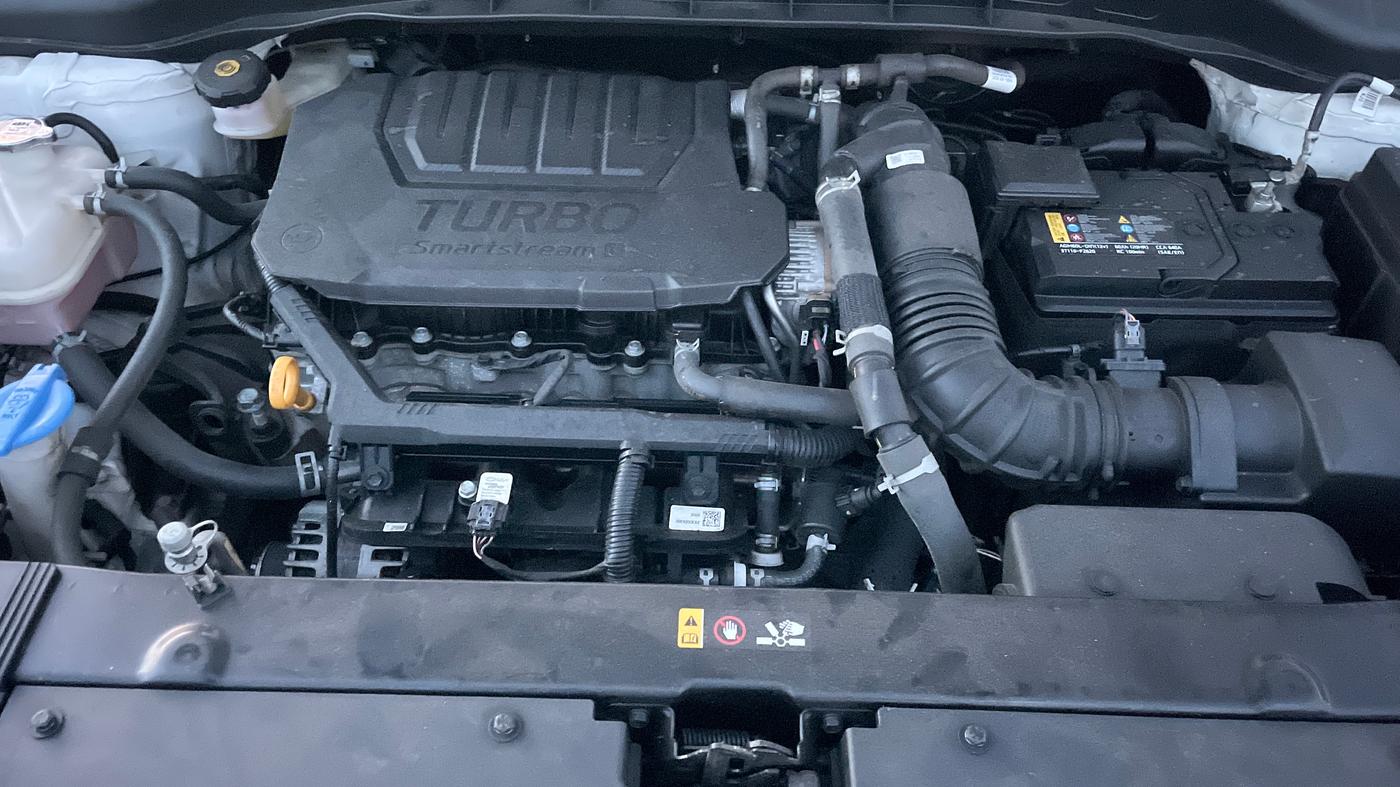 2023 KIA CARENS LUXURY PLUS 1.5 TURBO PETROL DCT 7 STR, Petrol, Automatic, 13,722 km, Engine View