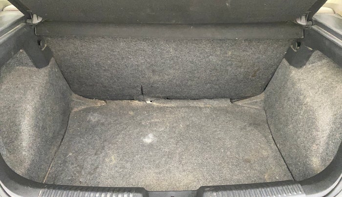 2013 Volkswagen Polo HIGHLINE1.2L, Petrol, Manual, 50,138 km, Boot Inside