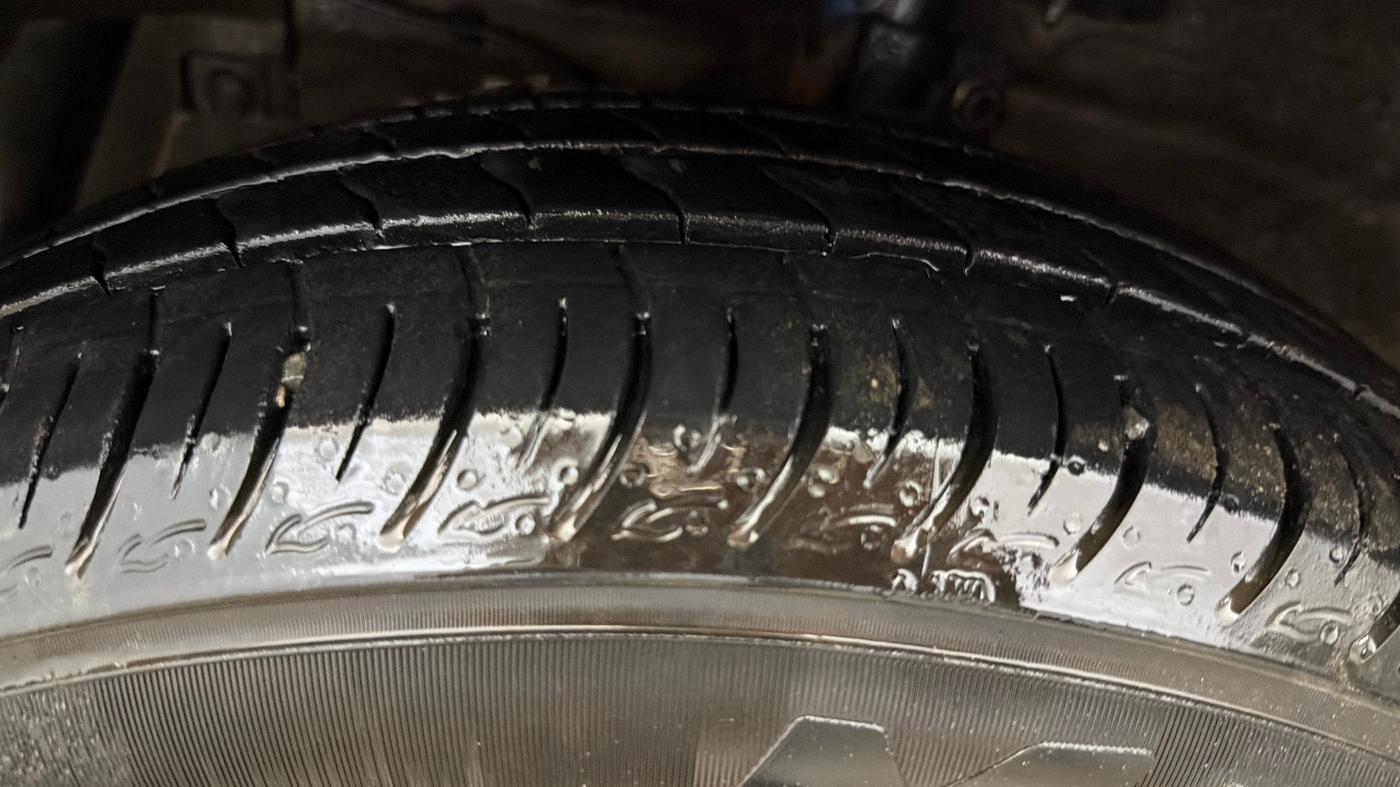 2016 Maruti Ciaz ZXI AT, Petrol, Automatic, 97,097 km, Left Front Tyre Tread