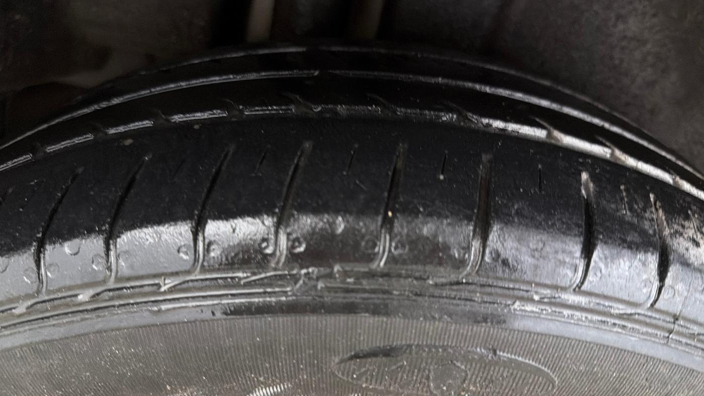 2016 Maruti Ciaz ZXI AT, Petrol, Automatic, 97,097 km, Right Rear Tyre Tread