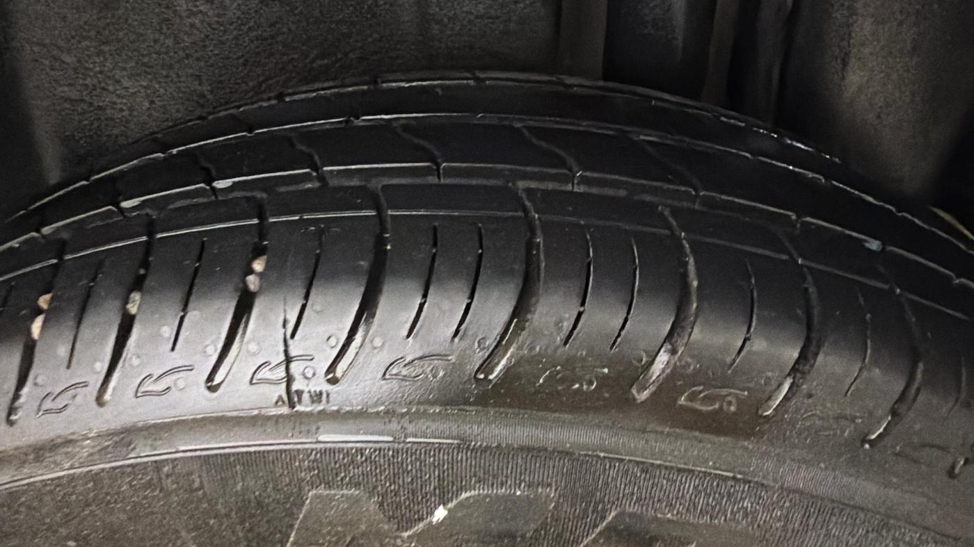 2016 Maruti Ciaz ZXI AT, Petrol, Automatic, 97,097 km, Left Rear Tyre Tread