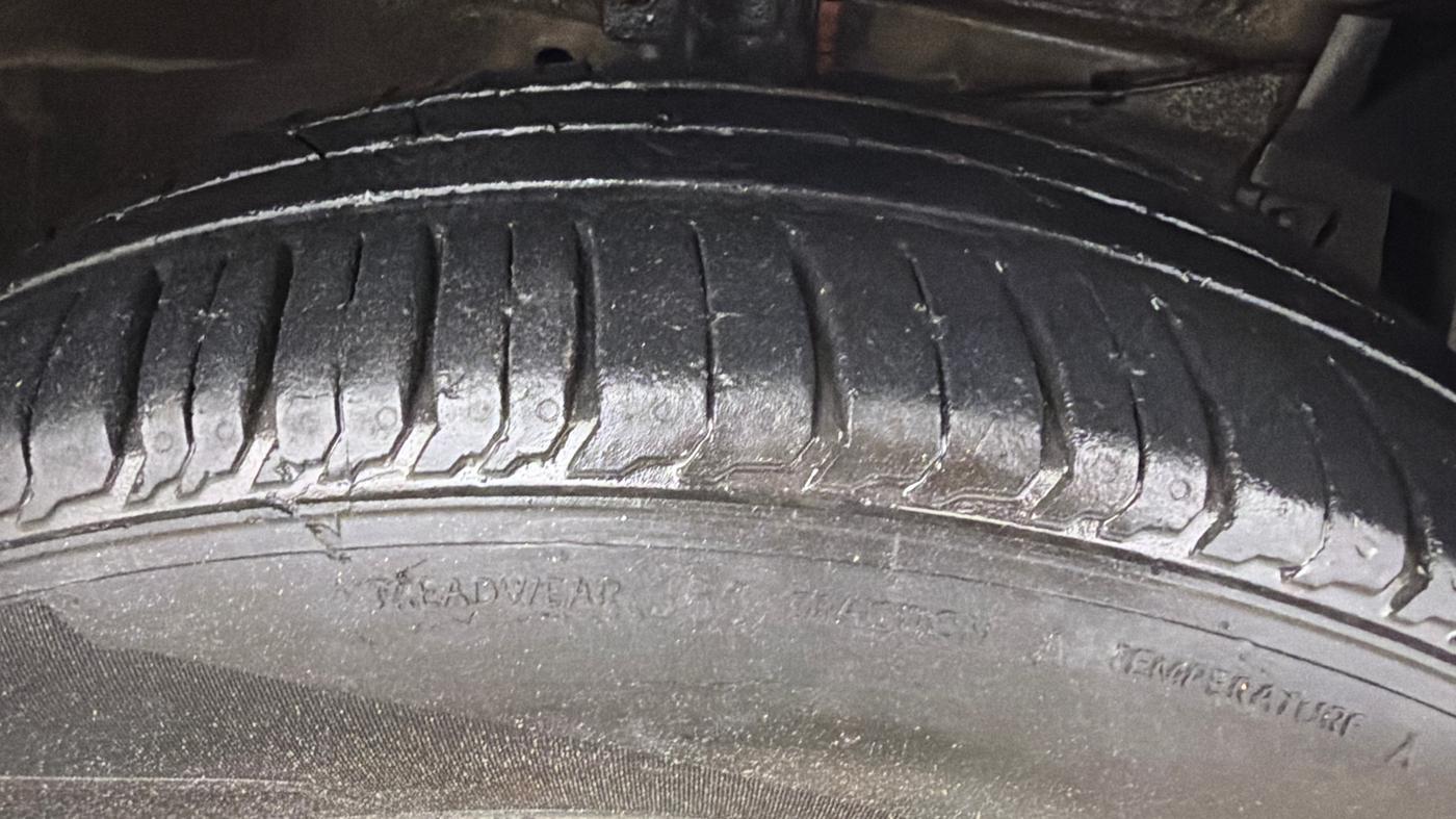 2016 Maruti Ciaz ZXI AT, Petrol, Automatic, 97,097 km, Right Front Tyre Tread