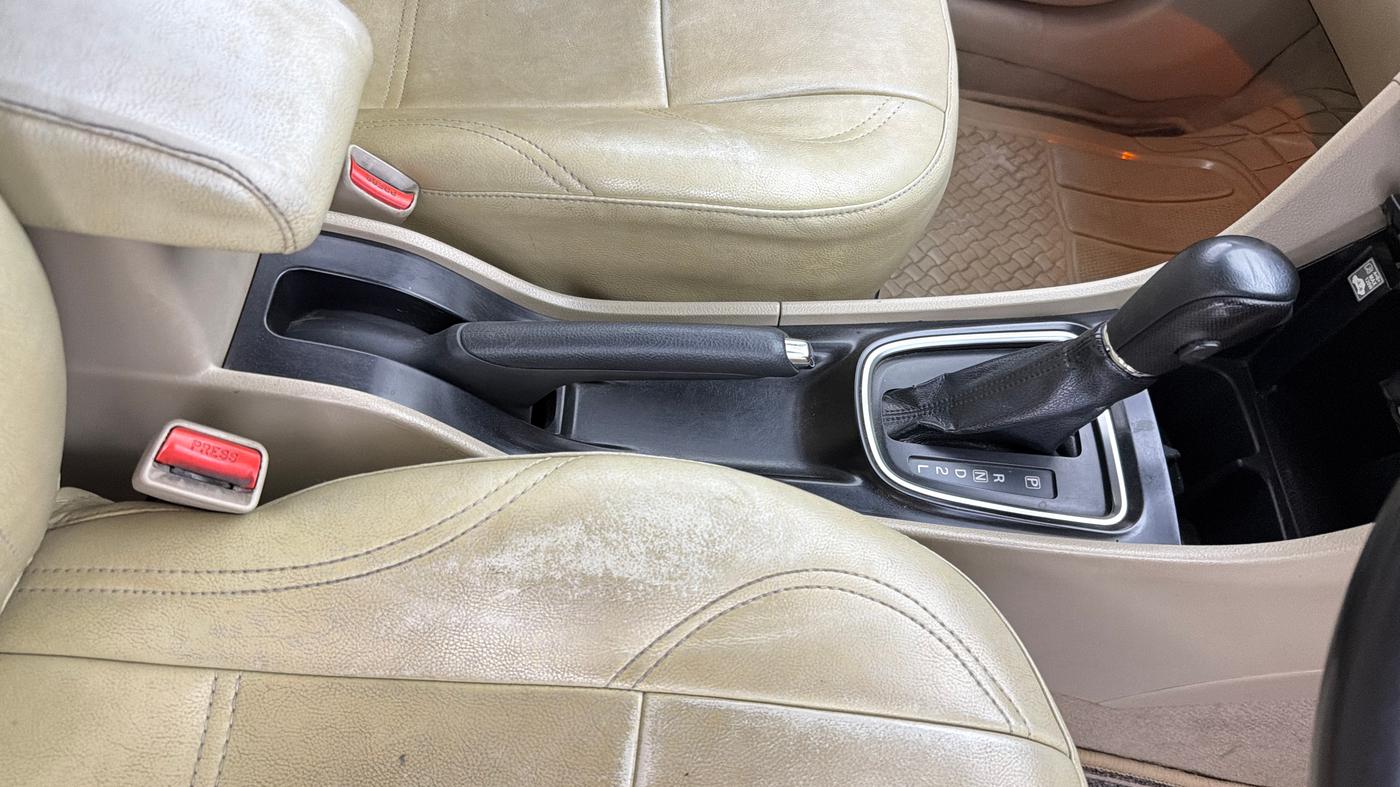2016 Maruti Ciaz ZXI AT, Petrol, Automatic, 97,097 km, Gear Lever