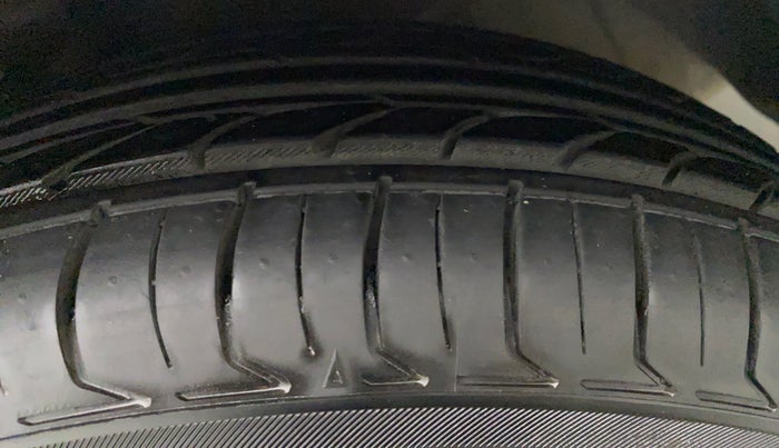 2015 Hyundai Xcent SX 1.2, Petrol, Manual, 34,492 km, Left Rear Tyre Tread