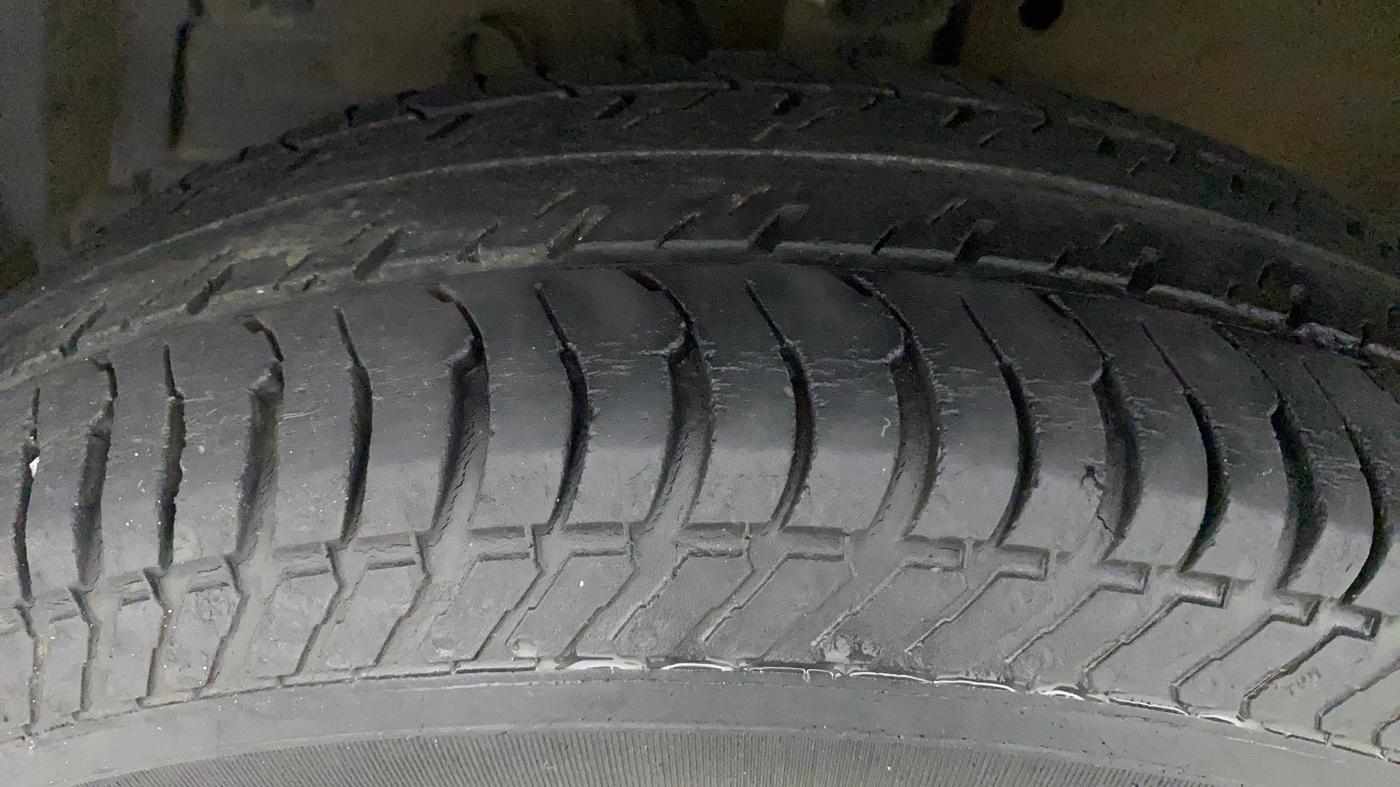 2017 Maruti Swift VXI O, Petrol, Manual, 55,809 km, Left Front Tyre Tread