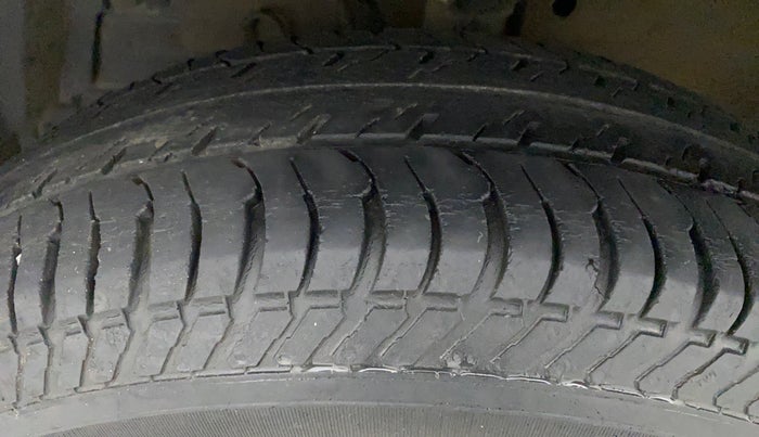2017 Maruti Swift VXI O, Petrol, Manual, 55,809 km, Left Front Tyre Tread
