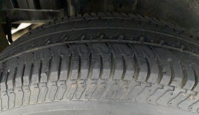 2017 Maruti Swift VXI O, Petrol, Manual, 55,809 km, Right Rear Tyre Tread