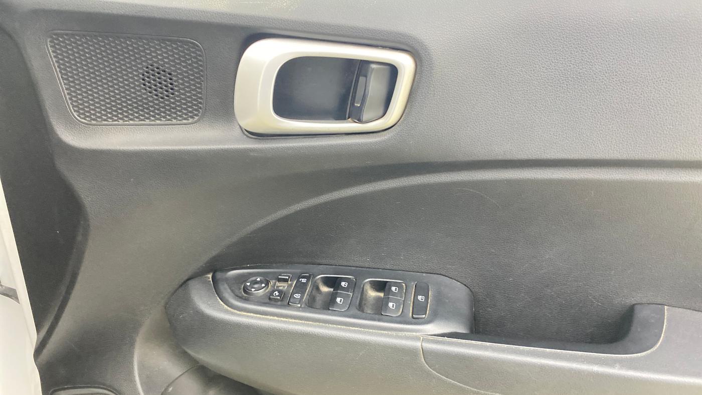 2021 Hyundai VENUE SX 1.0 TURBO, Petrol, Manual, 1,28,844 km, Driver Side Door Panels Control