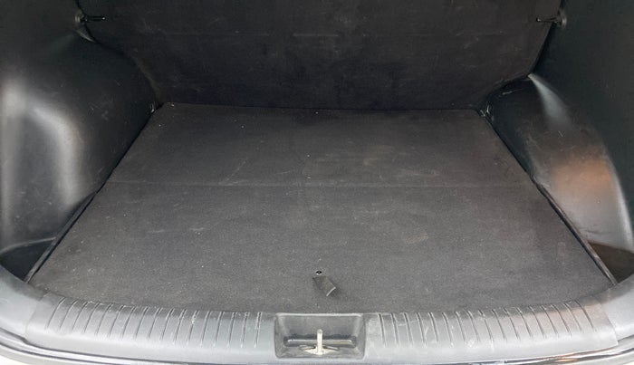 2015 Hyundai Creta 1.6 SX CRDI, Diesel, Manual, 81,829 km, Boot Inside