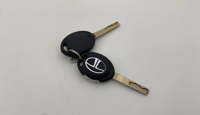 2022 Tata Tiago XM CNG, CNG, Manual, 24,609 km, Key Close Up