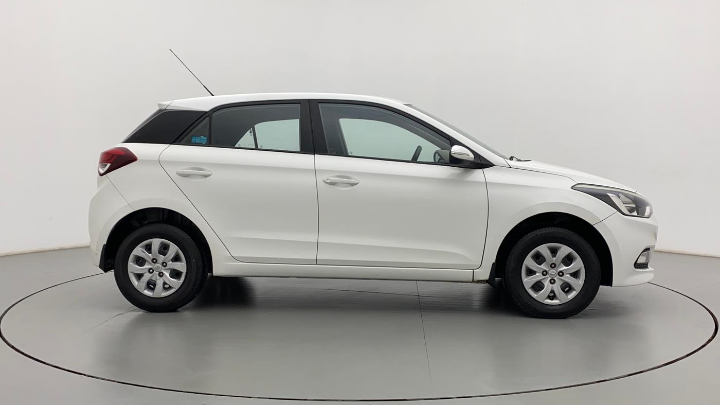 2017 Hyundai Elite i20 SPORTZ 1.2, Petrol, Manual, 1,23,216 km, Right Side View