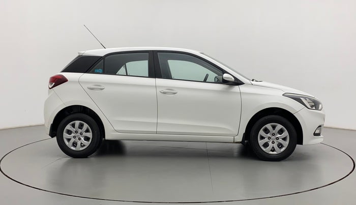 2017 Hyundai Elite i20 SPORTZ 1.2, Petrol, Manual, 1,23,216 km, Right Side View