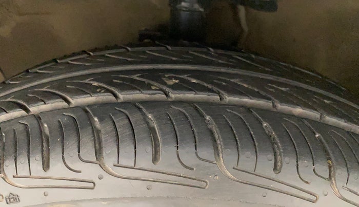 2011 Maruti Swift VXI, Petrol, Manual, 48,835 km, Left Front Tyre Tread