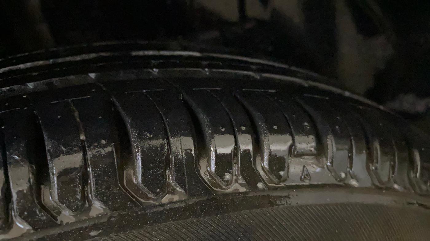 2018 Maruti Dzire VXI AMT, Petrol, Automatic, 47,706 km, Right Rear Tyre Tread
