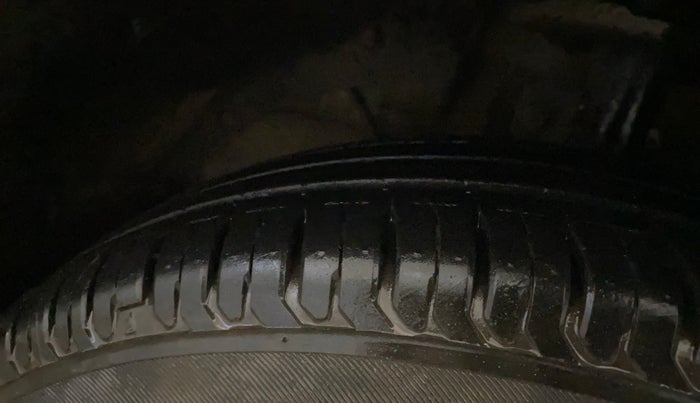 2018 Maruti Dzire VXI AMT, Petrol, Automatic, 47,706 km, Left Front Tyre Tread