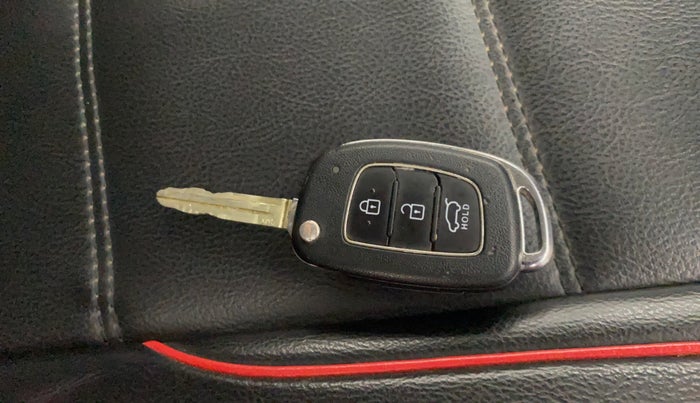 2020 Hyundai VENUE SX 1.0 TURBO IMT, Petrol, Manual, 58,095 km, Key Close Up