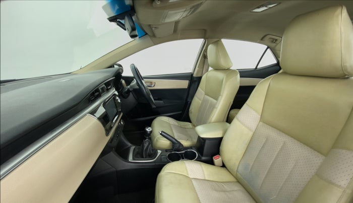 2015 Toyota Corolla Altis G, Petrol, Manual, 66,156 km, Right Side Front Door Cabin