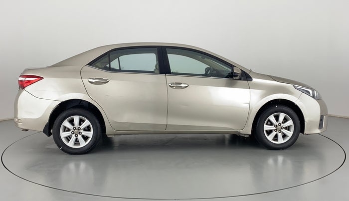 2015 Toyota Corolla Altis G, Petrol, Manual, 66,156 km, Right Side View