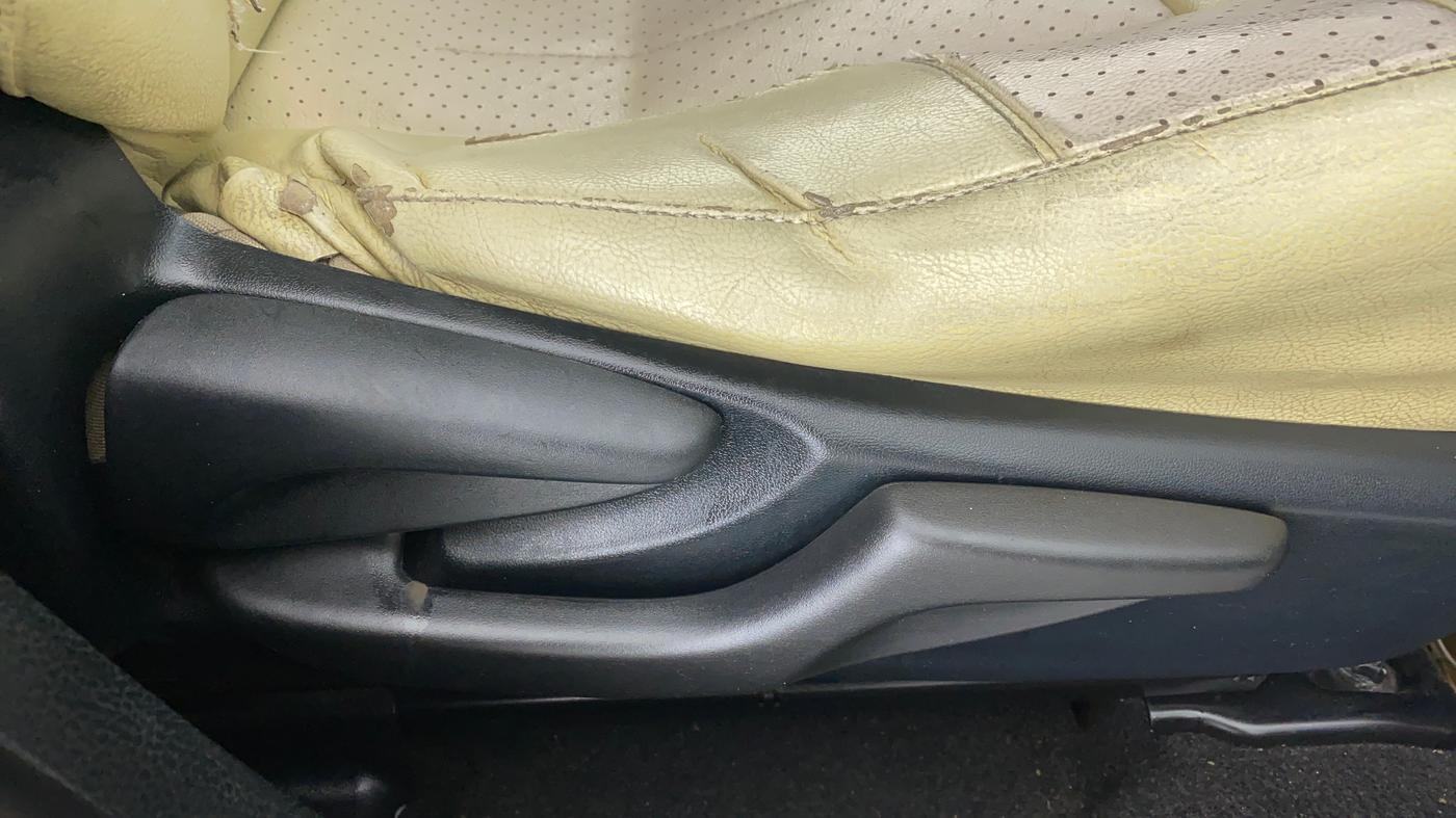2015 Toyota Corolla Altis G, Petrol, Manual, 66,156 km, Driver Side Adjustment Panel