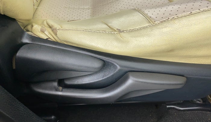 2015 Toyota Corolla Altis G, Petrol, Manual, 66,156 km, Driver Side Adjustment Panel