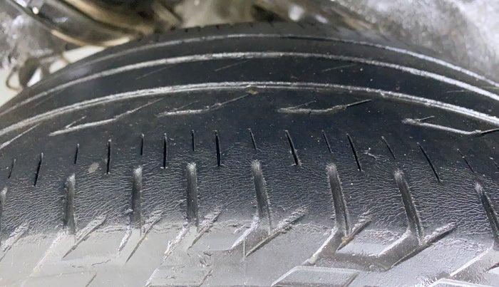 2015 Toyota Corolla Altis G, Petrol, Manual, 66,156 km, Left Rear Tyre Tread