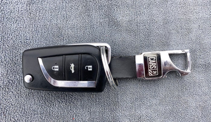 2015 Toyota Corolla Altis G, Petrol, Manual, 66,156 km, Key Close Up