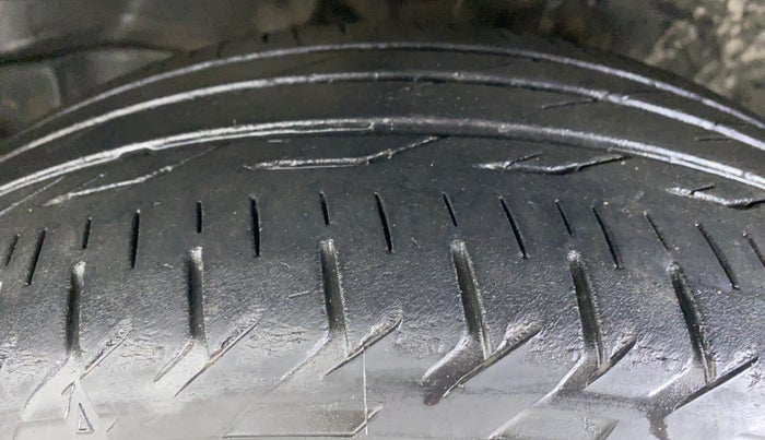 2015 Toyota Corolla Altis G, Petrol, Manual, 66,156 km, Left Front Tyre Tread