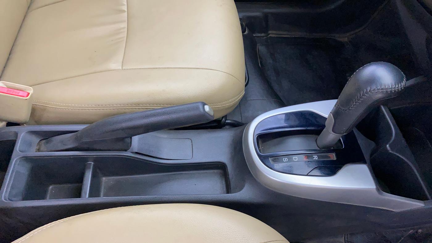 2015 Honda Jazz 1.2L I-VTEC V AT, Petrol, Automatic, 58,032 km, Gear Lever