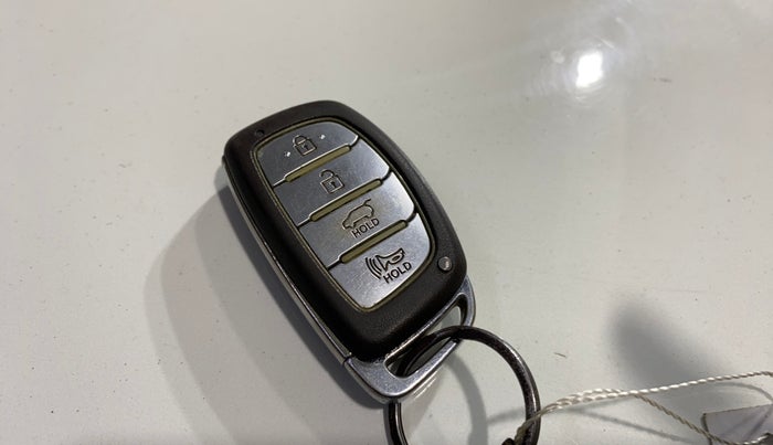 2020 Hyundai NEW I20 ASTA (O) 1.2 MT, Petrol, Manual, 53,976 km, Key Close Up