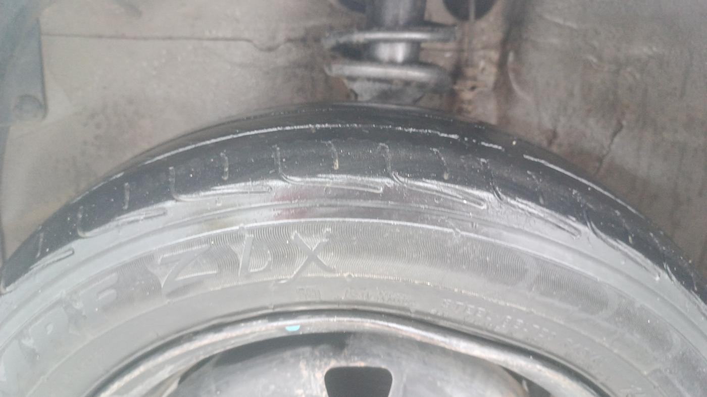 2014 Maruti Alto K10 VXI, CNG, Manual, 65,413 km, Left Front Tyre Tread