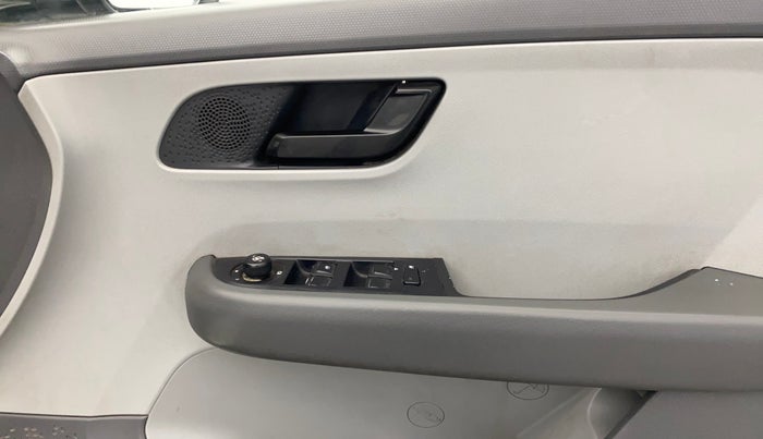 2020 Tata ALTROZ XT PETROL, Petrol, Manual, 88,714 km, Driver Side Door Panels Control