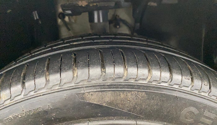 2020 Tata ALTROZ XT PETROL, Petrol, Manual, 88,714 km, Right Front Tyre Tread