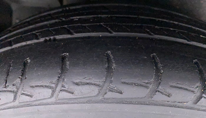2017 Maruti Ertiga VDI SHVS, Diesel, Manual, 80,076 km, Right Rear Tyre Tread