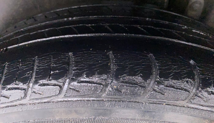 2017 Maruti Ertiga VDI SHVS, Diesel, Manual, 80,076 km, Left Rear Tyre Tread