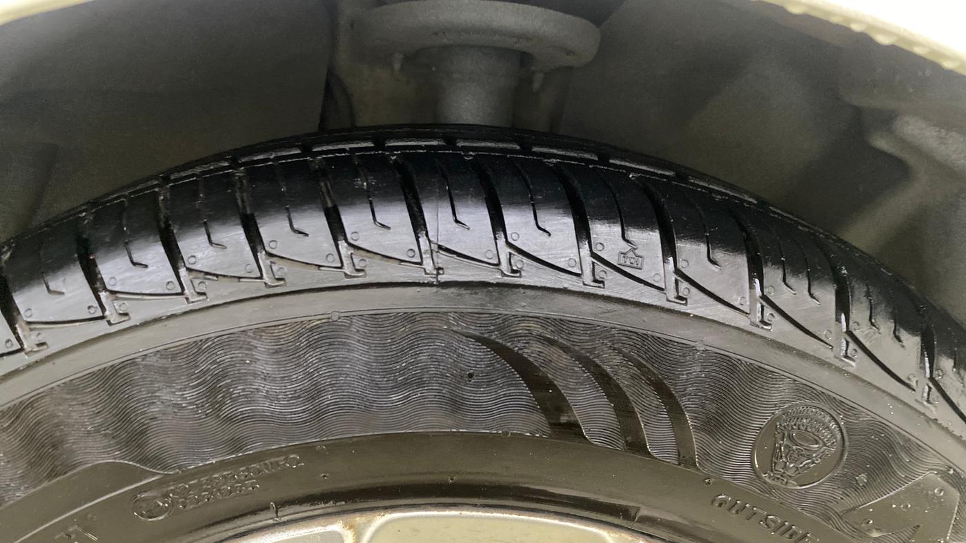 2016 Ford Ecosport TITANIUM 1.5L DIESEL, Diesel, Manual, 1,01,667 km, Right Front Tyre Tread