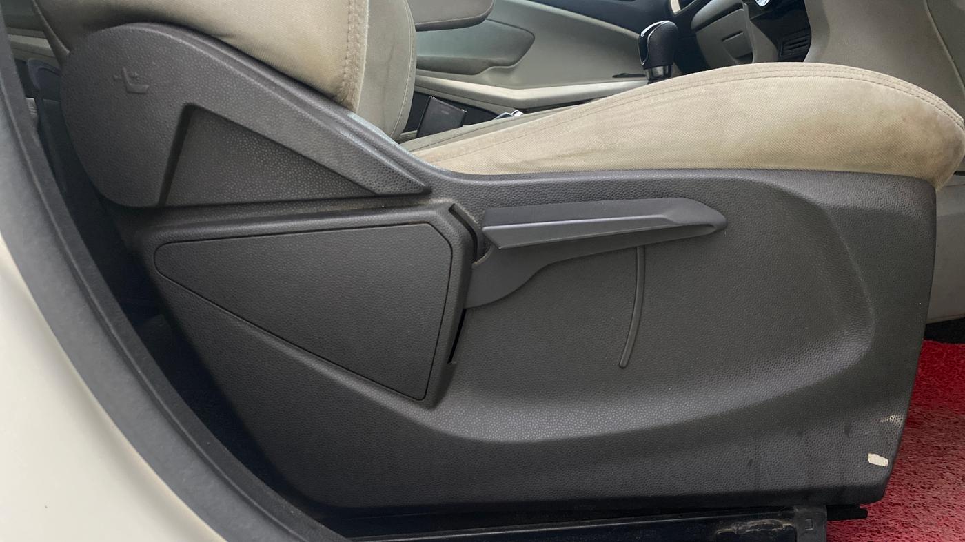 2016 Ford Ecosport TITANIUM 1.5L DIESEL, Diesel, Manual, 1,01,667 km, Driver Side Adjustment Panel