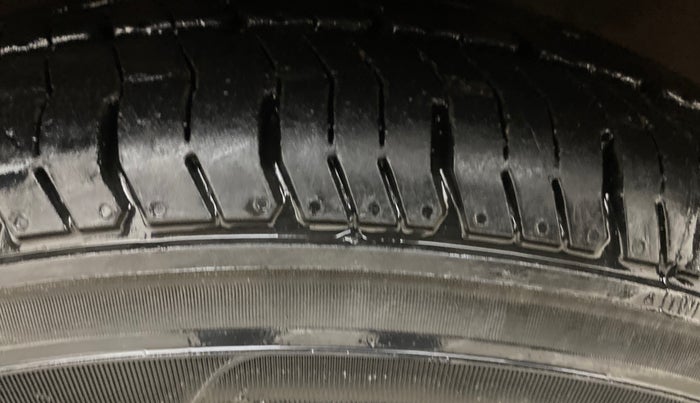 2012 Hyundai i10 MAGNA 1.2, Petrol, Manual, 73,865 km, Left Front Tyre Tread