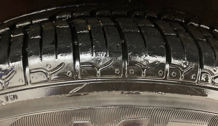 2012 Hyundai i10 MAGNA 1.2, Petrol, Manual, 73,865 km, Right Front Tyre Tread