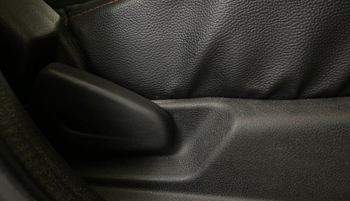 2019 Renault Kwid RXT 1.0 (O), Petrol, Manual, 31,468 km, Driver Side Adjustment Panel